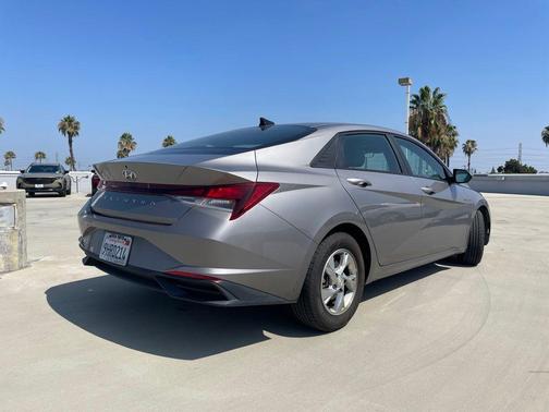 Fluid Metal 2023 Hyundai ELANTRA SE