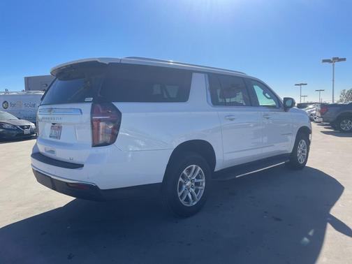 2023 Chevrolet Suburban LT