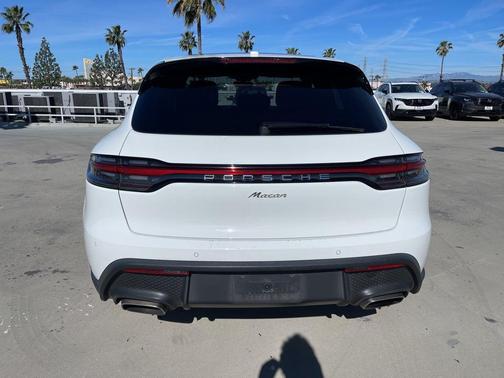 2024 Porsche Macan Base