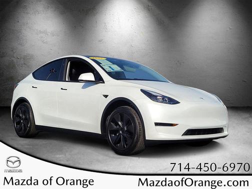 Pearl White Multi-Coat 2025 Tesla Model Y Long Range Dual Motor Rear-Wheel Drive