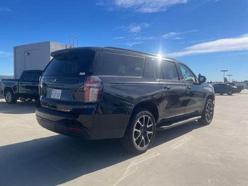 2024 Chevrolet Suburban RST