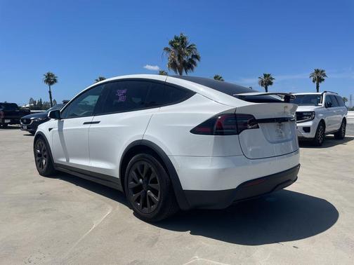 Pearl White Multi-Coat 2023 Tesla Model X Base