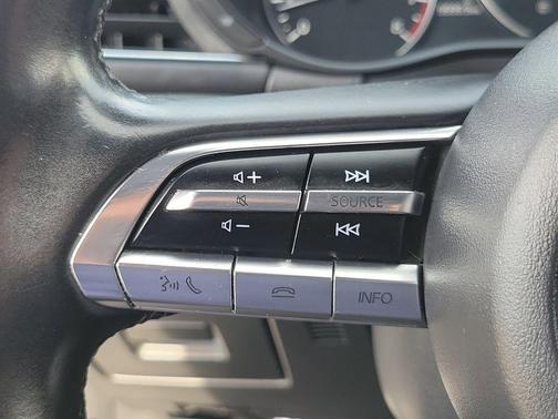 2022 Mazda Mazda3 FWD w/Preferred Package