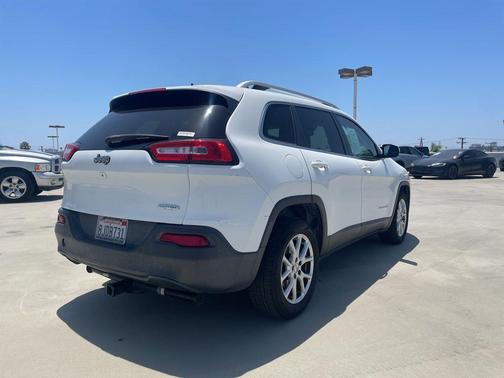 Bright White Clearcoat 2016 Jeep Cherokee Latitude
