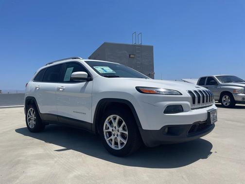 Bright White Clearcoat 2016 Jeep Cherokee Latitude