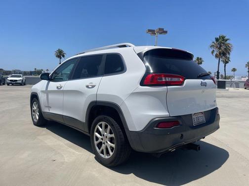 Bright White Clearcoat 2016 Jeep Cherokee Latitude