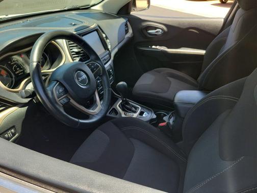 Bright White Clearcoat 2016 Jeep Cherokee Latitude
