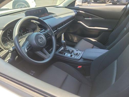 Snowflake White Pearl Mica 2026 Mazda CX-30 2.5 S