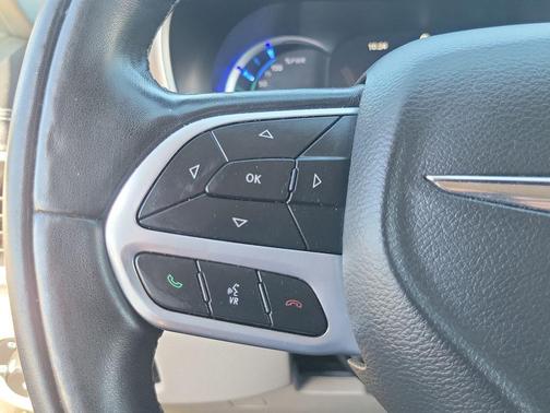 2022 Chrysler Pacifica Hybrid Touring L