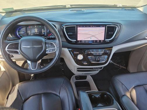 2022 Chrysler Pacifica Hybrid Touring L