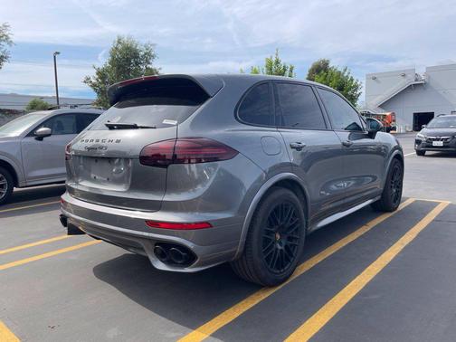 Meteor Gray Metallic 2016 Porsche Cayenne Cayenne
