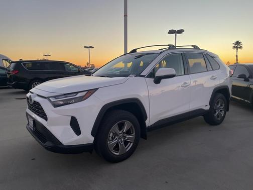 2025 Toyota RAV4 Hybrid XLE