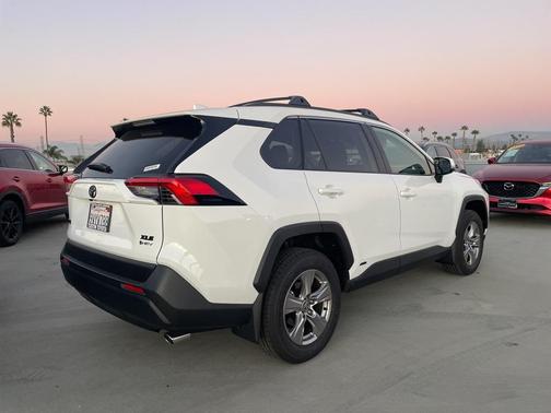2025 Toyota RAV4 Hybrid XLE