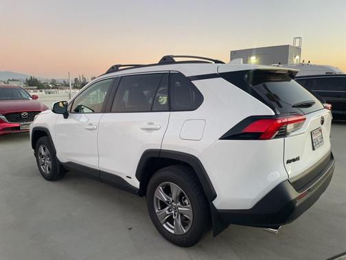 2025 Toyota RAV4 Hybrid XLE