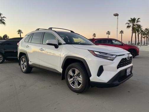 2025 Toyota RAV4 Hybrid XLE