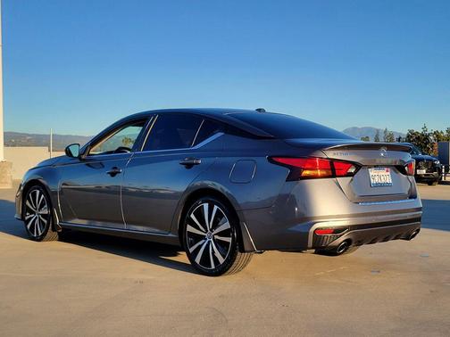 2022 Nissan Altima SR FWD