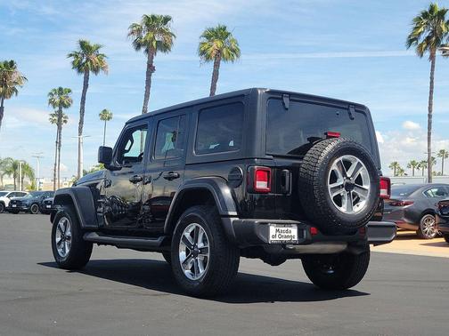 Black Clearcoat 2022 Jeep Wrangler Unlimited Sahara