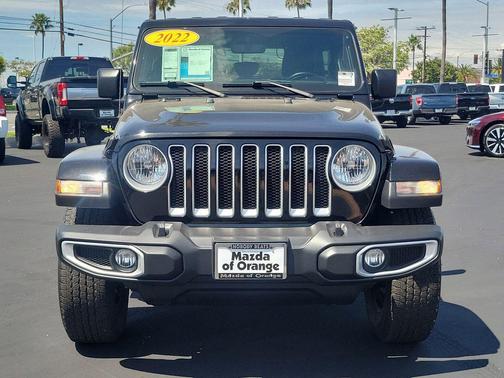Black Clearcoat 2022 Jeep Wrangler Unlimited Sahara