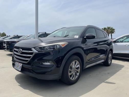 Black Noir Pearl 2017 Hyundai TUCSON SE