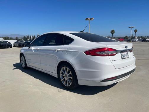 Oxford White 2017 Ford Fusion Hybrid SE