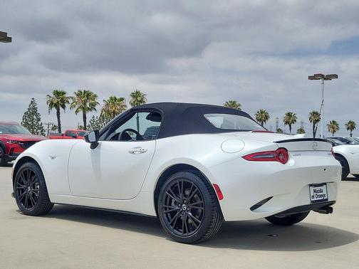 Snowflake White Pearl Mica 2026 Mazda MX-5 Miata Club