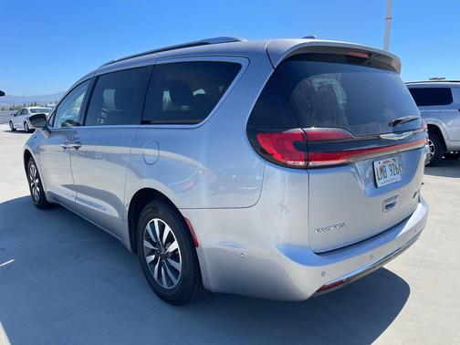 2021 Chrysler Pacifica Hybrid Touring L