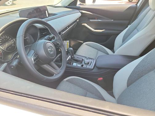 Snowflake White Pearl Mica 2026 Mazda CX-30 2.5 S