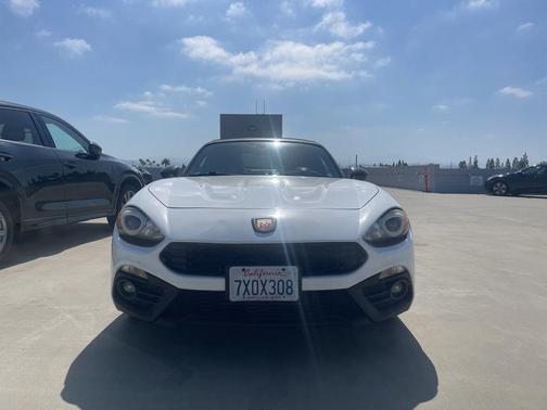 Bianco Gelato White 2017 FIAT 124 Spider Base