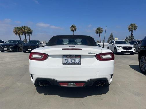 Bianco Gelato White 2017 FIAT 124 Spider Base