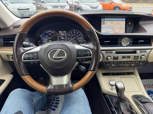 2018 Lexus ES 300h Base