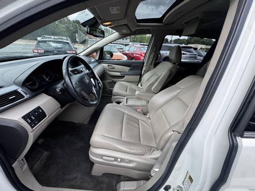 White Diamond Pearl 2014 Honda Odyssey Touring