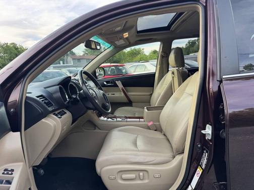 BURGUN 2013 Toyota Highlander Hybrid Limited
