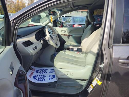 2014 Toyota Sienna XLE