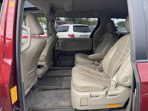 2011 Toyota Sienna XLE