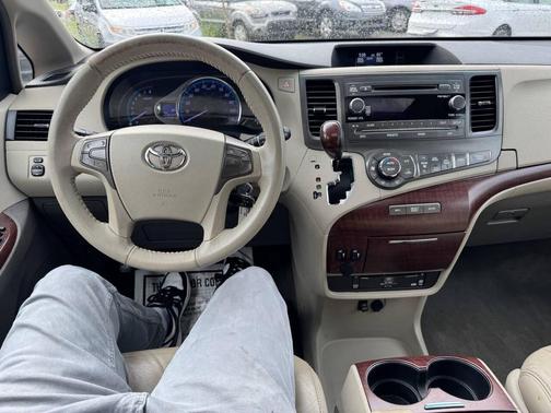 2011 Toyota Sienna XLE
