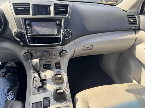 2013 Toyota Highlander SE