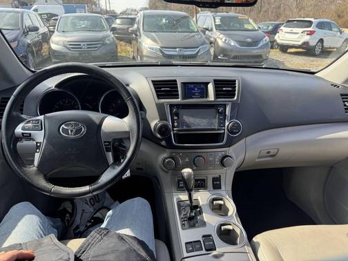 2013 Toyota Highlander SE
