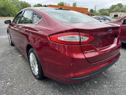 RED 2013 Ford Fusion Hybrid SE Hybrid
