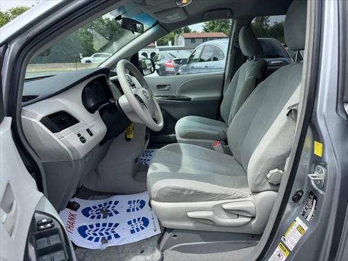 2011 Toyota Sienna LE