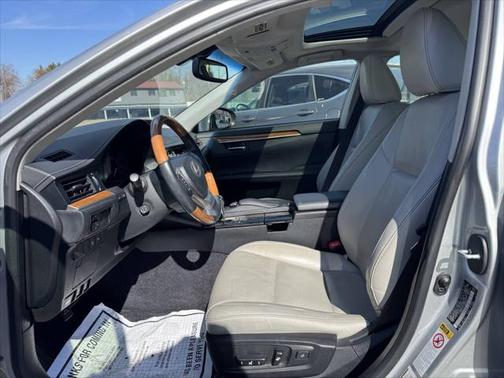 2015 Lexus ES 300h Base