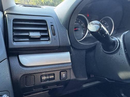 Crystal Black Silica 2015 Subaru Forester 2.5i