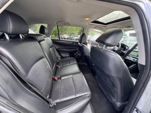 Ice Silver Metallic 2017 Subaru Outback 3.6R Limited