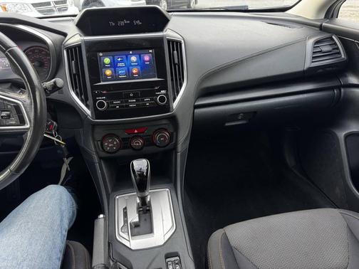 Crystal White Pearl 2019 Subaru Crosstrek 2.0i Premium