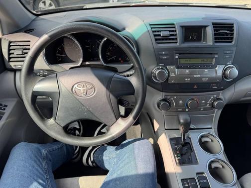 2011 Toyota Highlander SE