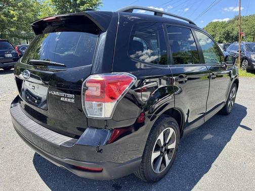 Crystal Black Silica 2017 Subaru Forester 2.5i Premium