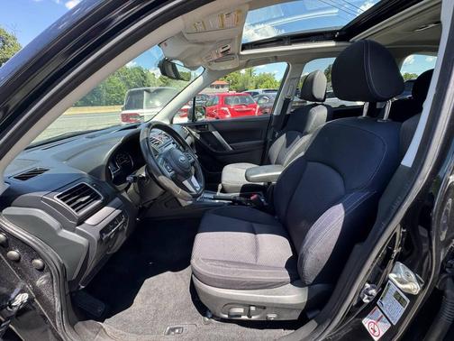 Crystal Black Silica 2017 Subaru Forester 2.5i Premium