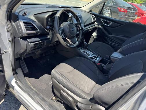 Ice Silver Metallic 2019 Subaru Forester Base