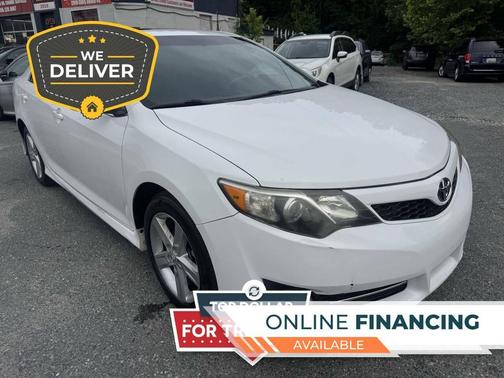 WHITE 2014 Toyota Camry SE