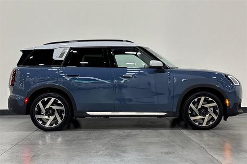 2025 MINI Countryman Base