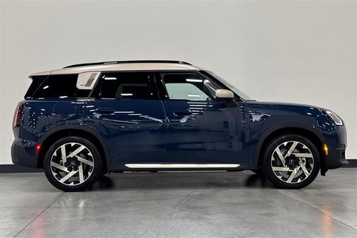 2025 MINI Countryman Base